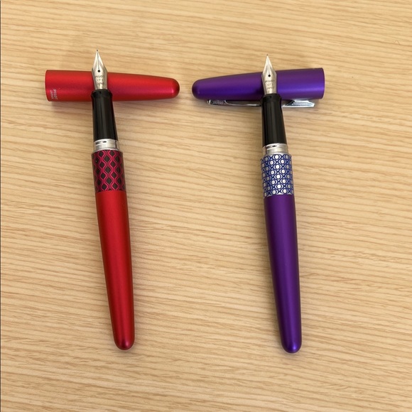 Two Pilot Metropolitan Fine Nib Fountain Pens - Picture 2 of 4